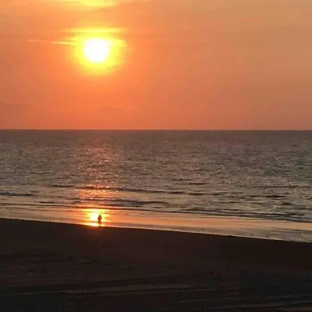 In Belgium Near The Sea, Cleaning Included Apartamento *