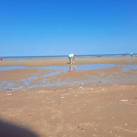 In Belgium Near The Sea, Cleaning Included Apartamento *